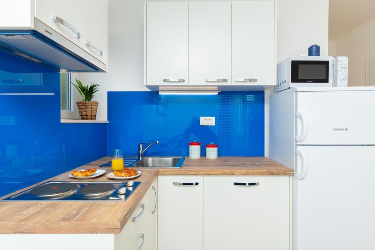 Apartments Red And Blue Mlini Luaran gambar