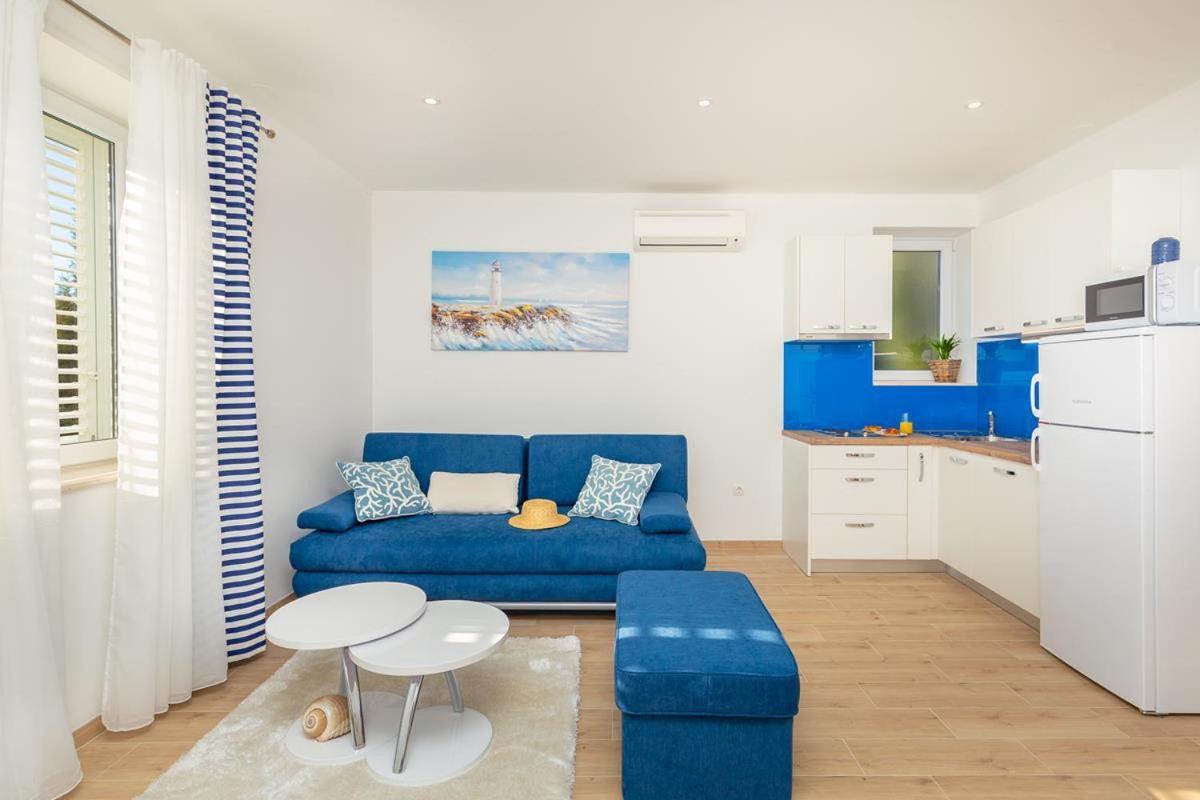 Apartments Red And Blue Mlini Luaran gambar