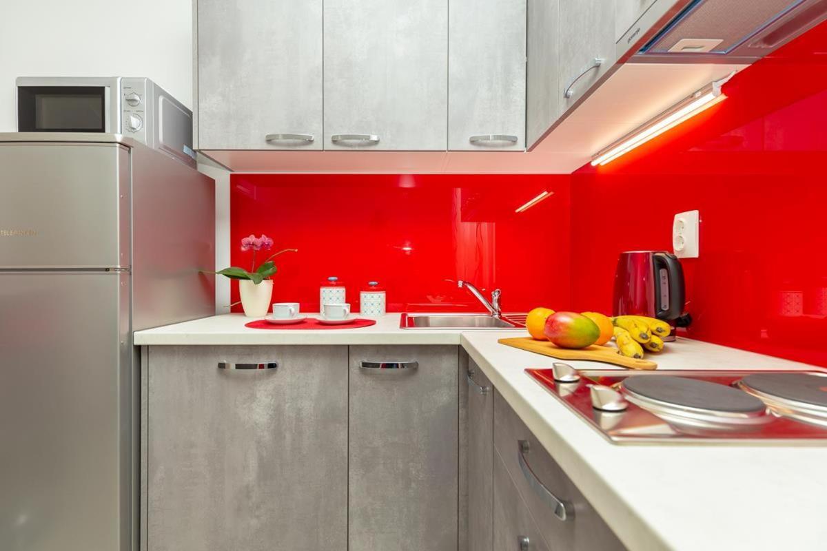 Apartments Red And Blue Mlini Luaran gambar