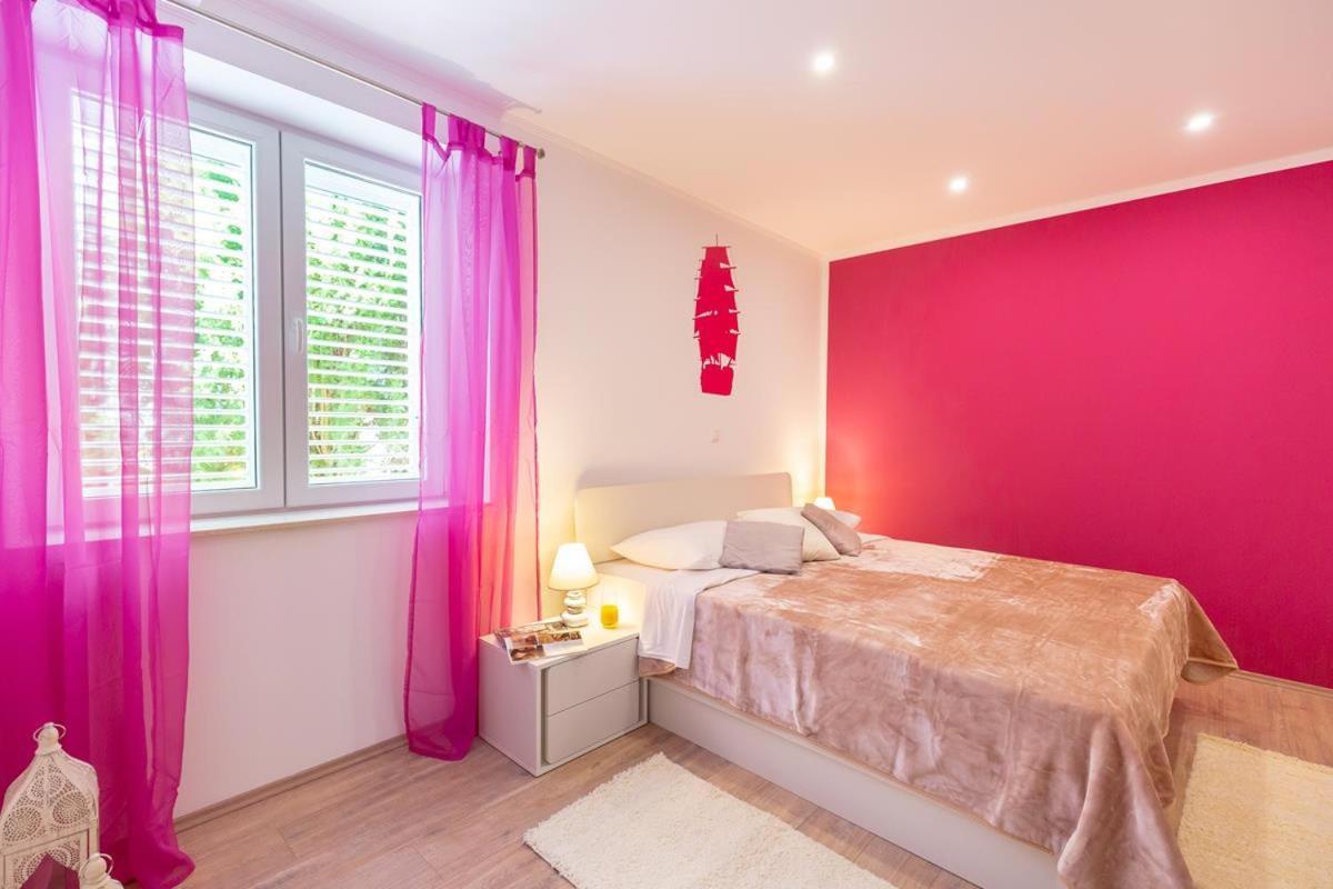Apartments Red And Blue Mlini Luaran gambar